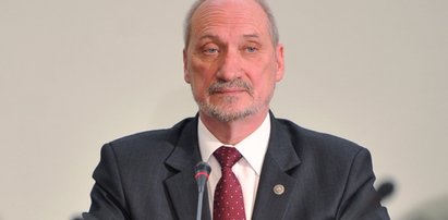 Macierewicz: Seria wybuchów w tupolewie