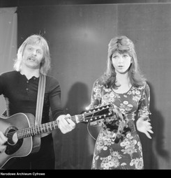 Elżbieta Dmoch pierwszy raz od wielu lat zapozowała do zdjęcia. Tak wygląda gwiazda 2 plus 1 [FOTO]