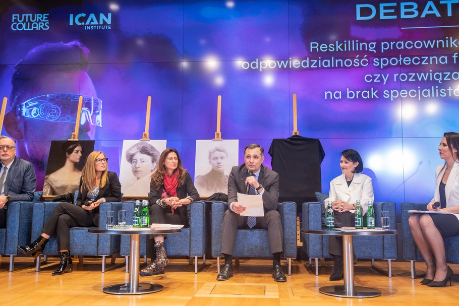 Debata na temat raportu Future Collars. Od lewej: Robert Rutkowski, Kamila Zawistowska, Zofia Dzik, Roman Młodkowski, Beata Jarosz i Agnieszka Zaręba.