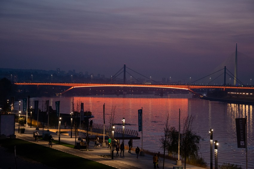 Dekorativno osvetljenje na mostu Gazela