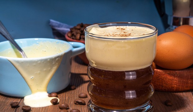Kafa sa jajima je napitak kremastog i netipičnog ukusa