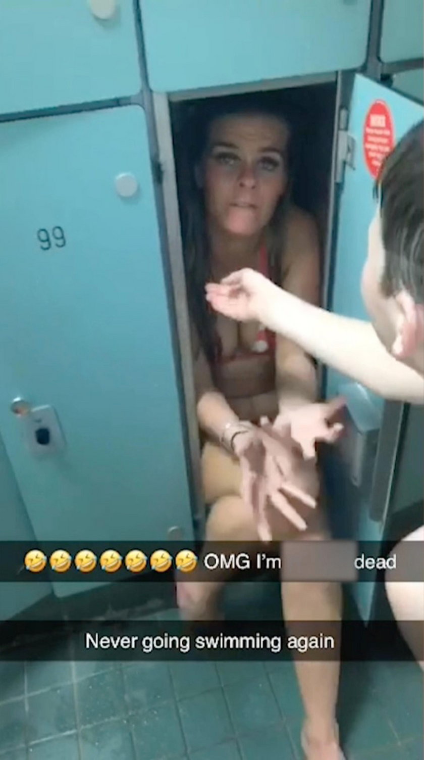 MUM STUCK IN LOCKER / MUM STUCK IN LOCKER /1609191