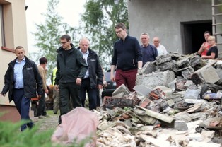 Trąba powietrzna w Librantowej. Premier: Będzie pomoc w wysokości do 100-200 tys. zł