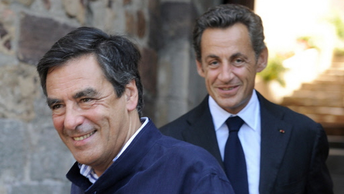 Popularność prezydenta Francji Nicolasa Sarkozy'ego znów spadła do 26 procent, czyli do najniższego poziomu od początku kadencji - wynika z sondażu ośrodka TNS Sofres, który ukaże się w weekend w "Le Figaro". Niskie notowania ma też premier Francois Fillon.