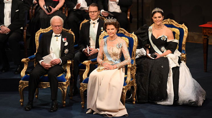 Károly Gusztáv svéd király (balról), Dániel herceg, Viktória férje és Szilvia királyné a fogadáson / Fotó: Getty Images