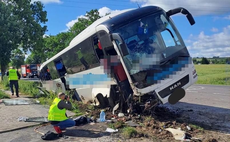 Wypadek autokaru na DK 17