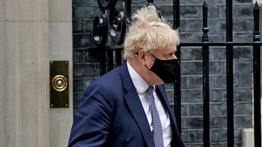 Nagy a baj Boris Johnson körül: lemondott a brit miniszterelnök két magas beosztású munkatársa a botrányok miatt