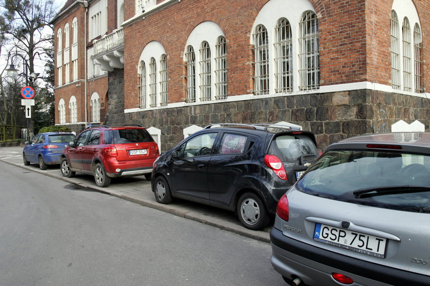 Urząd miasta w Sopocie, tutaj też ciężko o wolno miejsce parkingowe