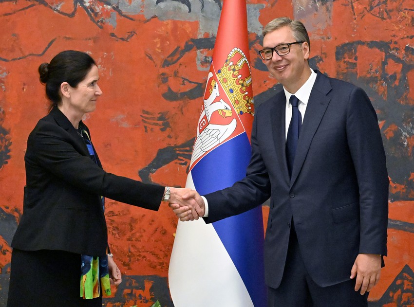 Predsednik Aleksandar Vučić primio je danas akreditivno pismo nove ambasadorke Savezne Republike Nemačke Anke Gizele Holštajn