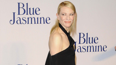 Cate Blanchett na premierze filmu "Blue Jasmine" w dziwacznej kreacji