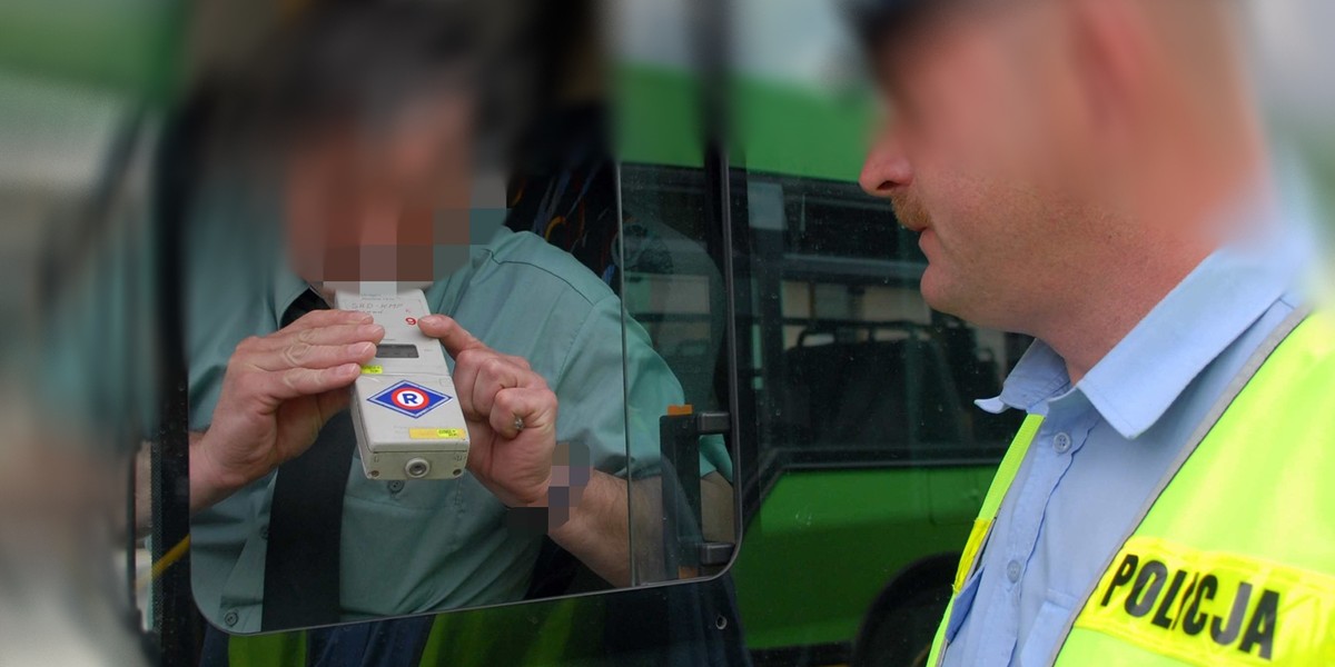 policjant badający kierowcę autobusu