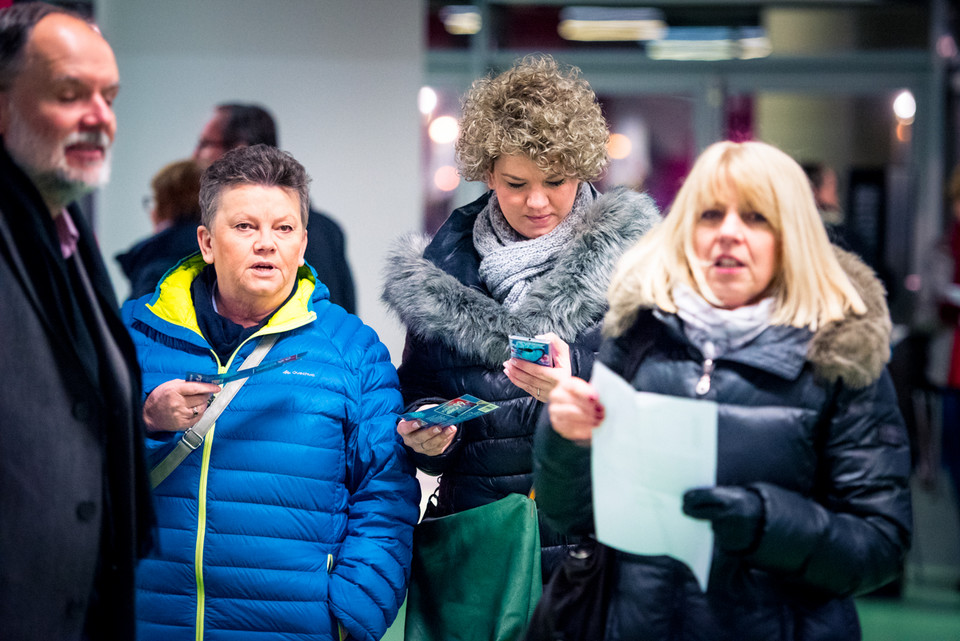 Publiczność na koncercie Roda Stewarta w Tauron Arena Kraków