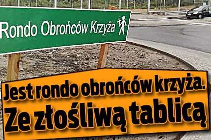 Jest rondo obrońców krzyża. Ze złośliwą tablicą