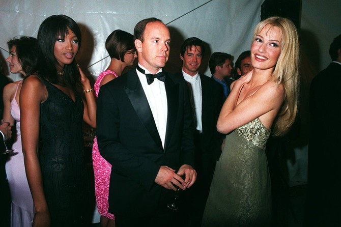 Princ Albert sa Naomi Kembel i Karen Mulder