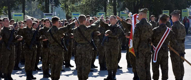 Żołnierze 6 Mazowieckiej Brygady Obrony Terytorialnej podczas przysięgi w Grójcu