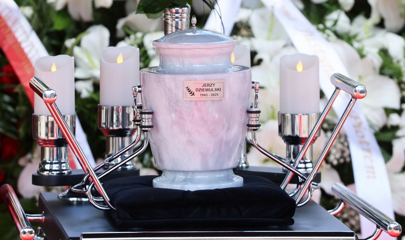 Pogrzeb Jerzego Dziewulskiego - prochy złożono do urny