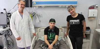 W Szczecinie przeprowadzono pierwszą taką operację w Polsce. Robot zajrzał Igorowi do mózgu