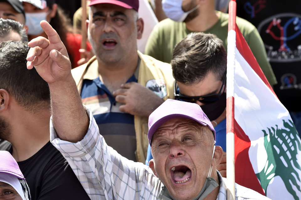 Antyrządowe protesty w Libanie przybierają na sile. Starcia demonstrujących z policją