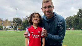 Mindenkinél ügyesebb: 4 éves csodagyereket igazolt az Arsenal – videó