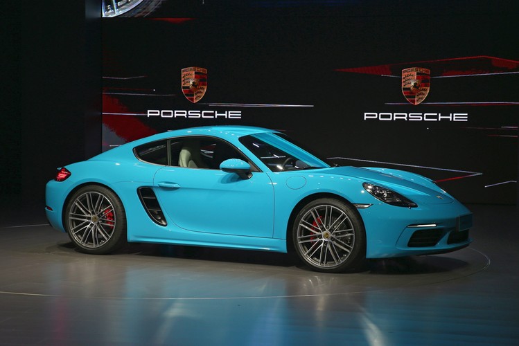 Porsche 718 Cayman w zależności od wersji może przyspieszać 0 do 100 km/h w 4,2 s - 4,7 s i osiąga prędkość maksymalną 275 km/h - 285 km/h.
