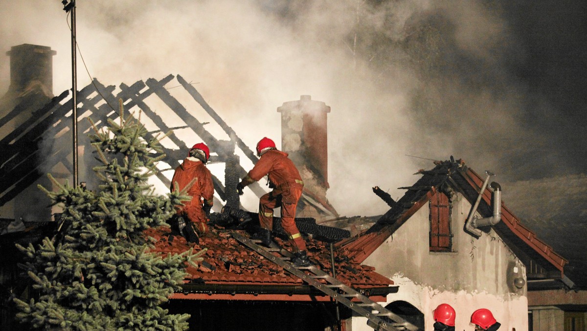 Klucze do dwóch domów jednorodzinnych otrzymały we wtorek rodziny Nowaków, które w wyniku katastrofy samolotu Cessna w sierpniu 2011 r. straciły dach nad głową. Mieszkania w Nowej Hucie wybudowano dzięki społecznej zbiórce pieniędzy i prywatnym sponsorom.