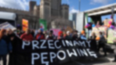 Manifa w Warszawie. Dzieci przecięły pępowinę