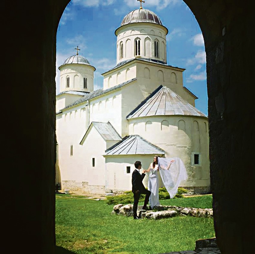 Nikola Rokvić  i Bojana  venčanje u manastiru Mileševa