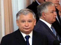 Zobacz, jak politykom plącze się język