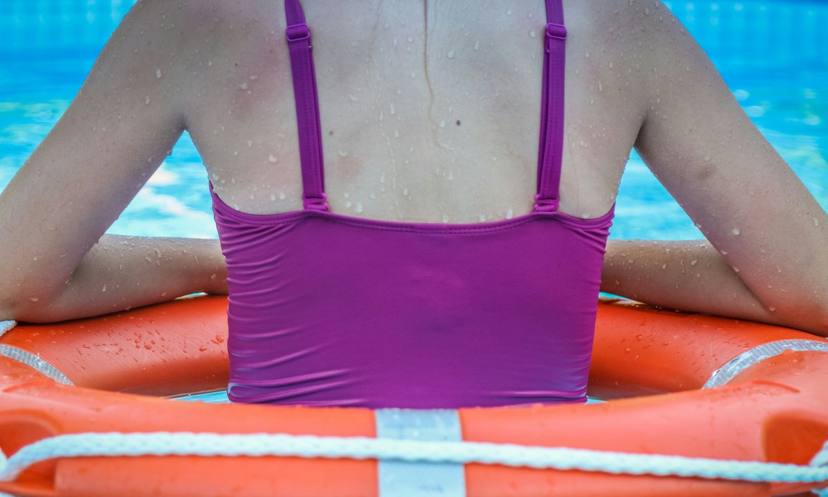 Kontrowersyjne regulaminy polskich basenów i saun. "To przejaw mitów i tabu"