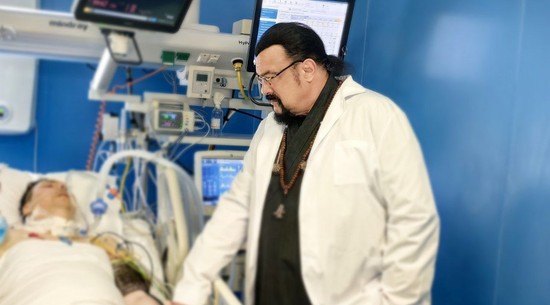 Steven Seagal w służbie rosyjskiej propagandy. To zdjęcie obiega świat