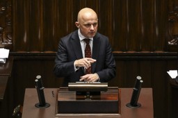 Szałamacha: Podnoszenie opłat przez banki jest bezpodstawne