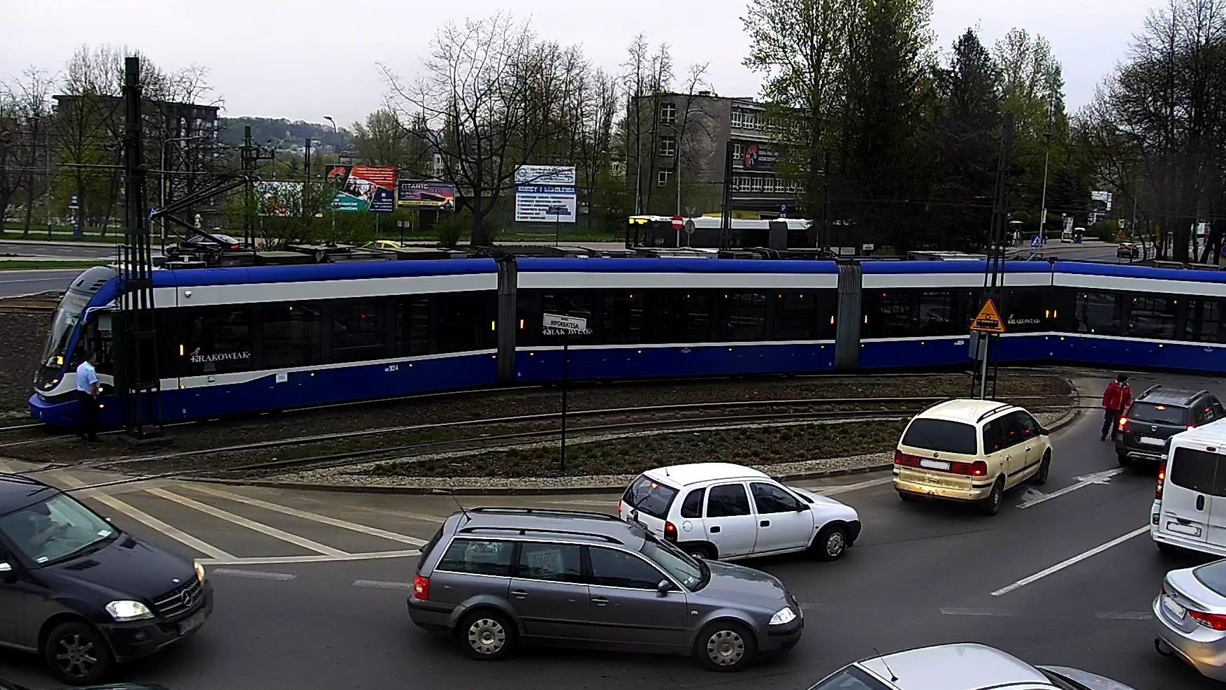 Kraków: Tramwaj wypadł z szyn. Utrudnienia dla pasażerów - Kraków