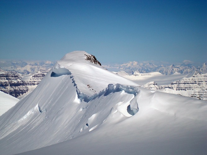 Góra ma wysokość 3694 m n.p.m.