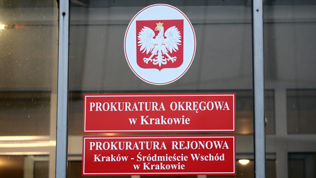 Zarzut śmiertelnego ugodzenia nożem usłyszał 42-letni Mariusz F., który w Krakowie zaatakował mężczyznę - poinformował rzecznik prokuratury okręgowej Janusz Hnatko. Napastnikowi grozi kara dożywotniego pozbawienia wolności.