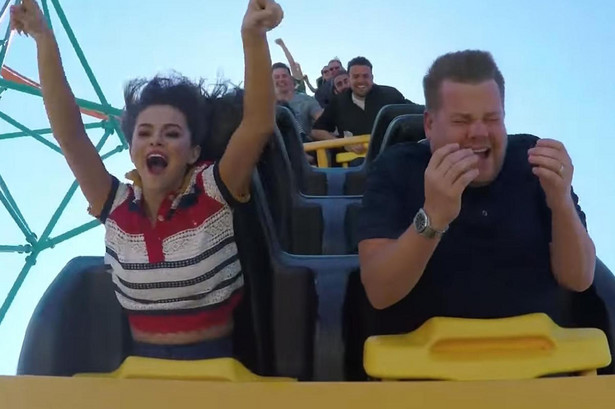 Co za jazda! Selena Gomez śpiewa nawet na rollercoasterze