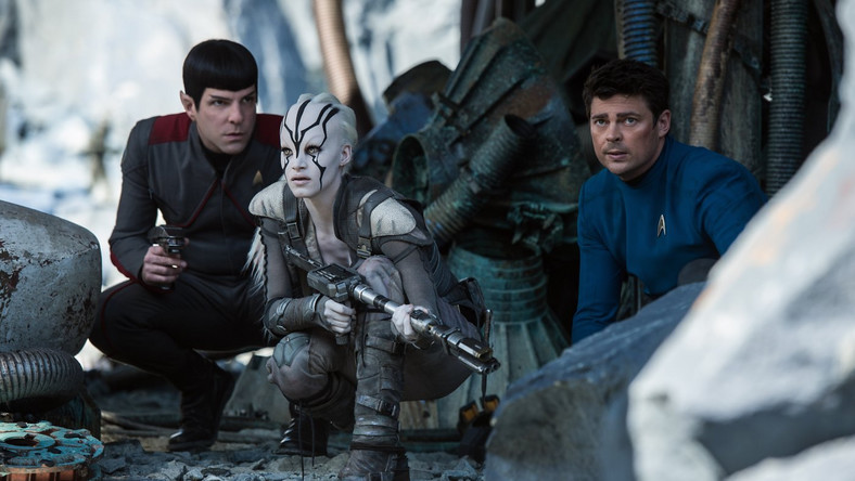 Producenci filmu "Star Trek: W nieznane" ogłosili, że potać Sulu będzie gejem. Taką decyzję podjęto, żeby uhonorować w ten sposób George'a Takei. Jak się okazuje, aktor nie do końca docenił pomysł producentów.