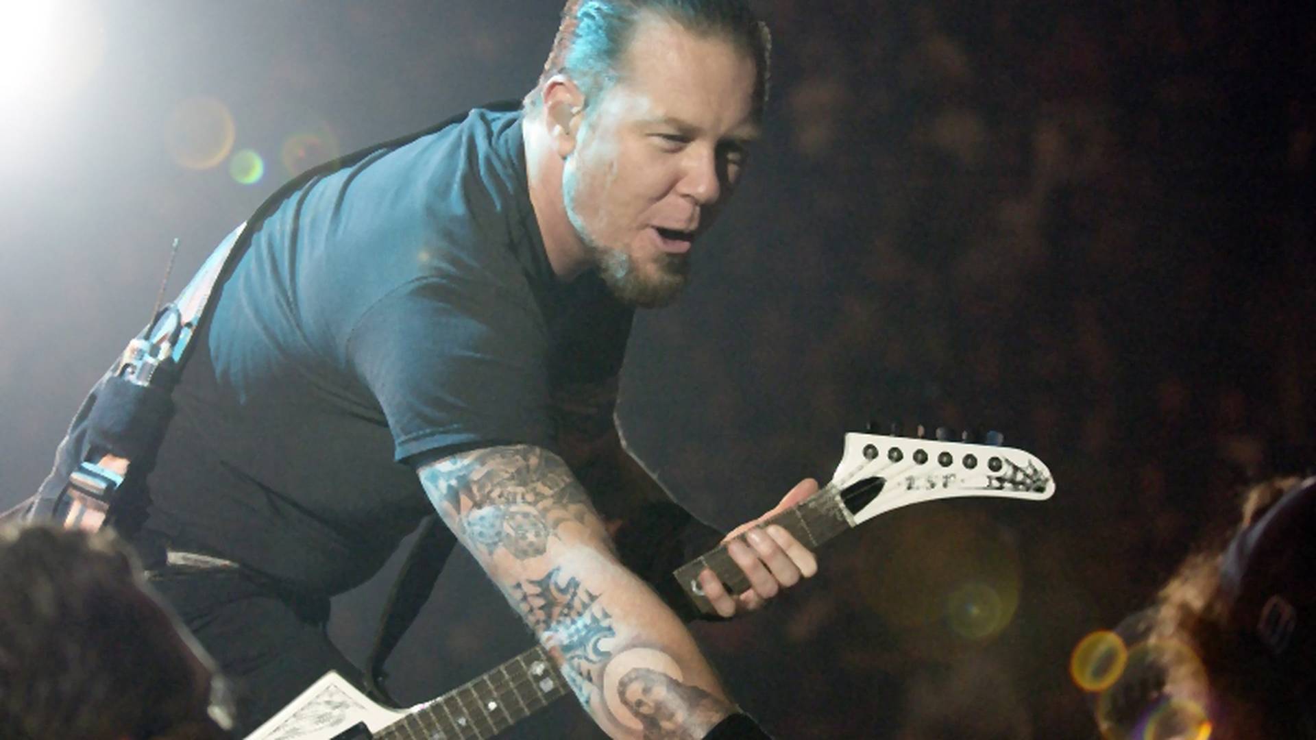 A Metallica frontembere is csatlakozik Zac Efron hátborzongató thrilleréhez
