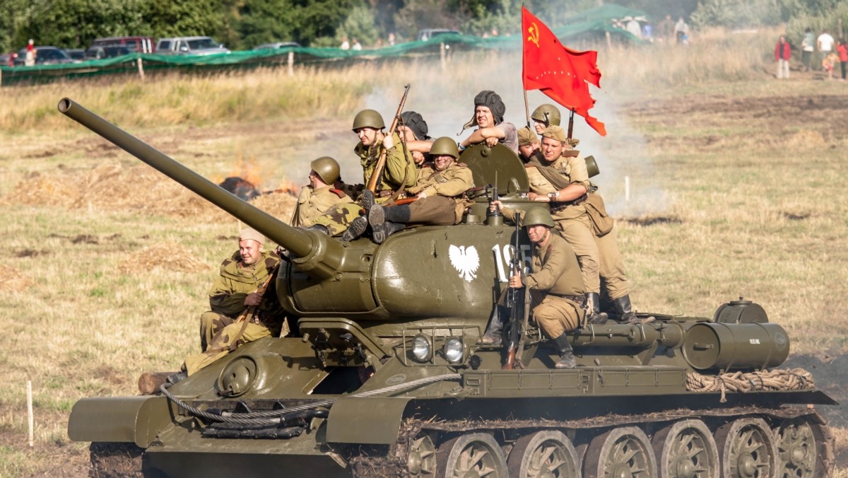 Wielkie widowisko historyczne, pięć historycznych czołgów, pirotechnika artystyczna i oryginalna broń drugowojenna  to niektóre z atrakcji Mazurskiego Pikniku Militarnego „Walkiria”, który odbędzie się w dniach 23-24 lipca w Parczu k/Kętrzyna. Takiej mieszkanki sprzętu ciężkiego nie było jeszcze na żadnej imprezie historycznej w Polsce.