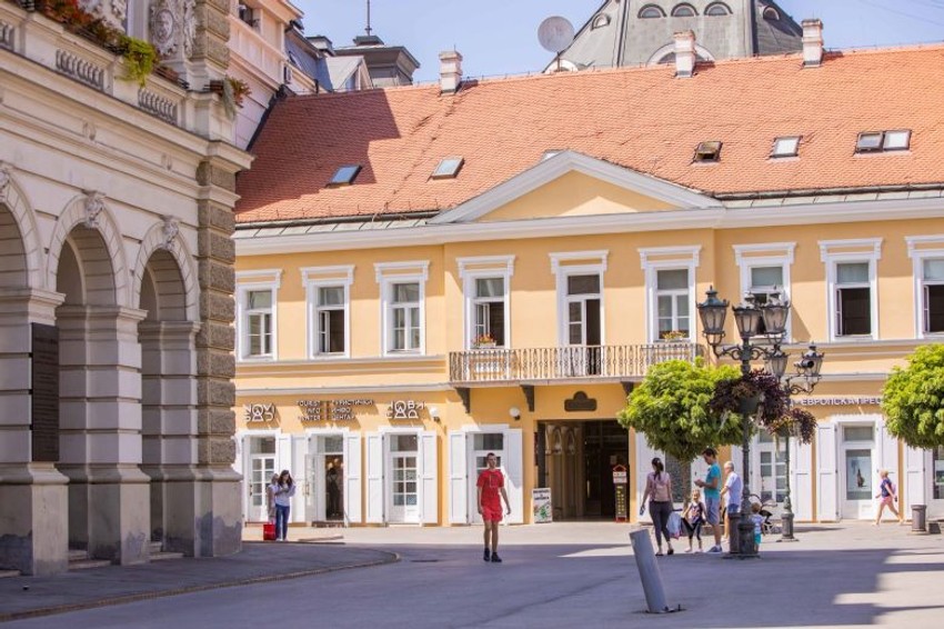 Trg slobode Novi Sad