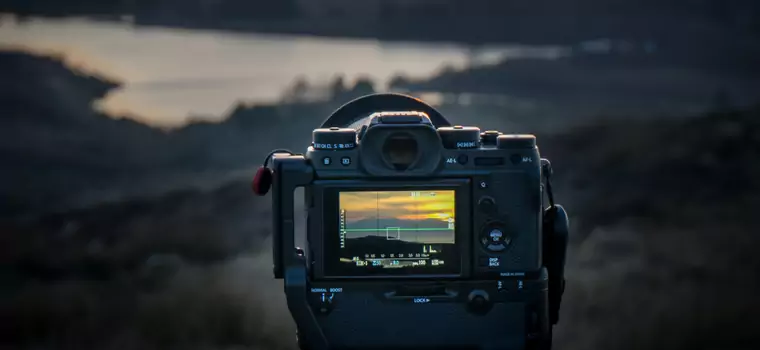 Sprzęt fotograficzny taniej z okazji BF - aparaty, obiektywy i akcesoria