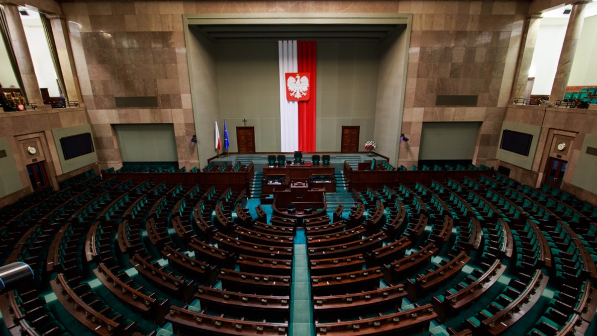 Posiedzenie Sejmu IX kadencji. Ślubowanie posłów, wybór marszałka Izby i dymisja rządu