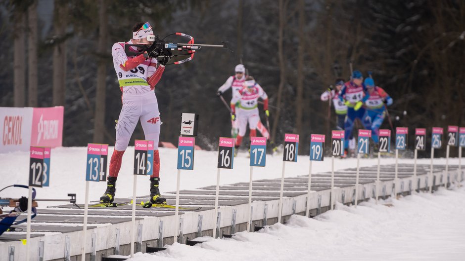 Polscy biathloniści na strzelnicy