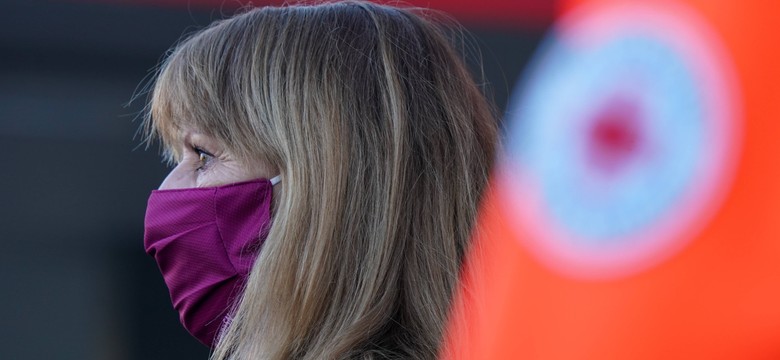 Koronasceptycy z pochodniami pod domem minister. "Faszystowski występ"