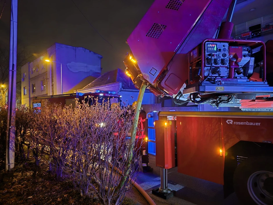 Požar u Novom Sadu/Vatrogasci 