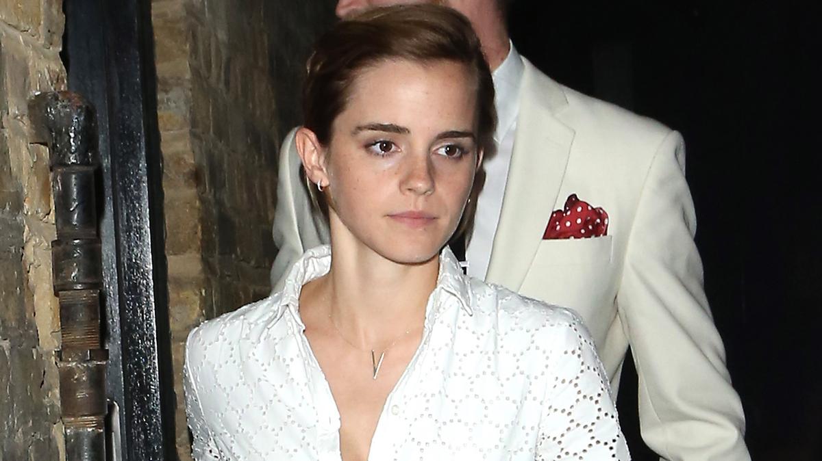 Átlátszó felső melltartó nélkül? Kínos képek jelentek meg Emma Watsonról -  Blikk