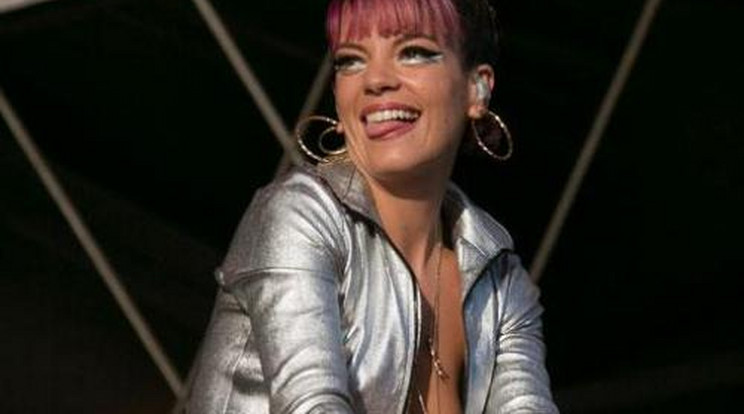 Cicit villantott Lily Allen