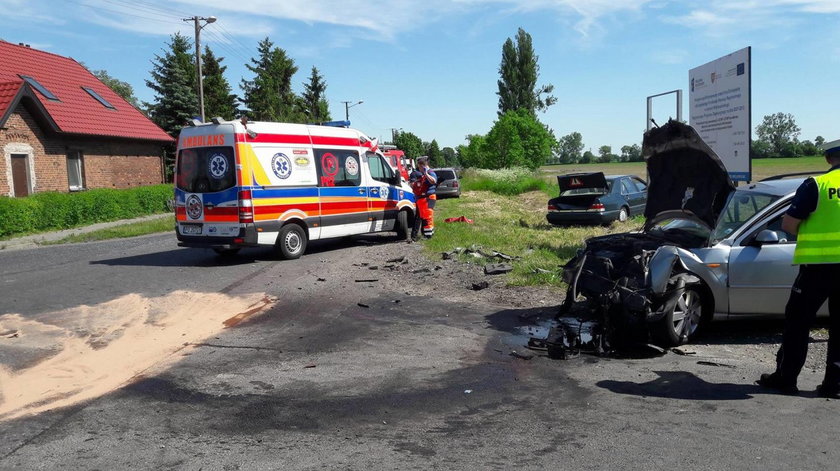 Poważny wypadek. 6 osób rannych, dzieci w szpitalu