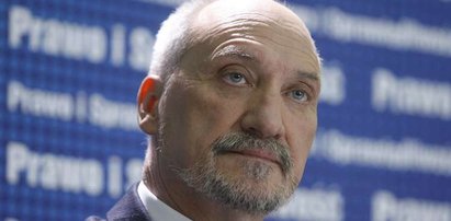 Macierewicz: W Smoleńsku padły strzały