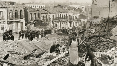 Korespondenci zagraniczni podczas wojny domowej w Hiszpanii. Felieton Daniela Passenta