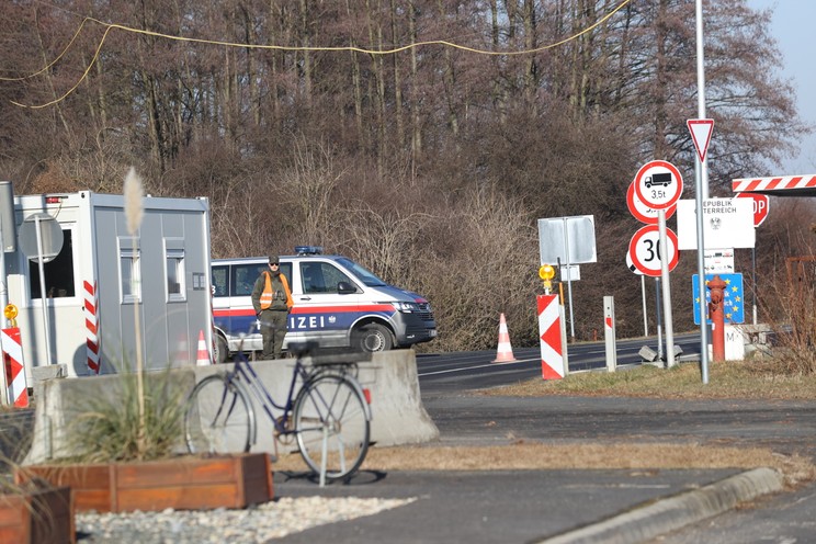 A lövöldöző embercsem-pész áttört a határon/ Fotó: Varga Imre